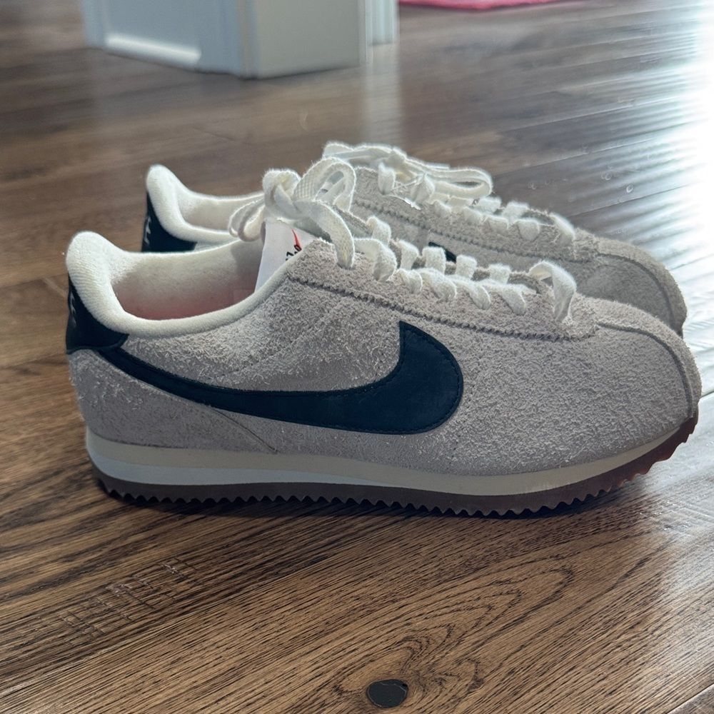 NIB Women’s Nike Cortez Sz 7 Cream/Black